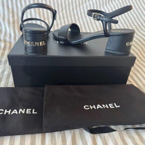 Authentic Chanel SP SU 25 Block Heel Sandals CC Logo - Picture 1 of 10